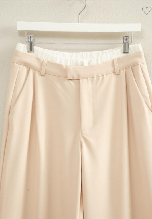 High-waisted trousers with pleat detailing